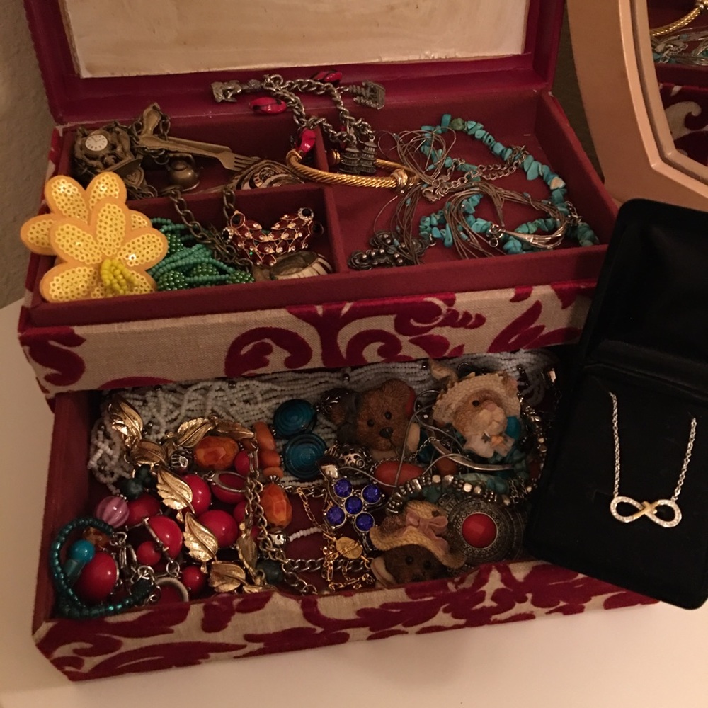 Jewelry Box With Jewelry